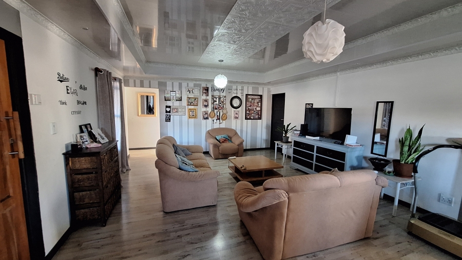 4 Bedroom Property for Sale in Velddrif Western Cape